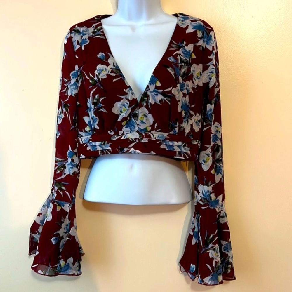 Open back Bell sleeve floral crop top - Picture 2 of 3